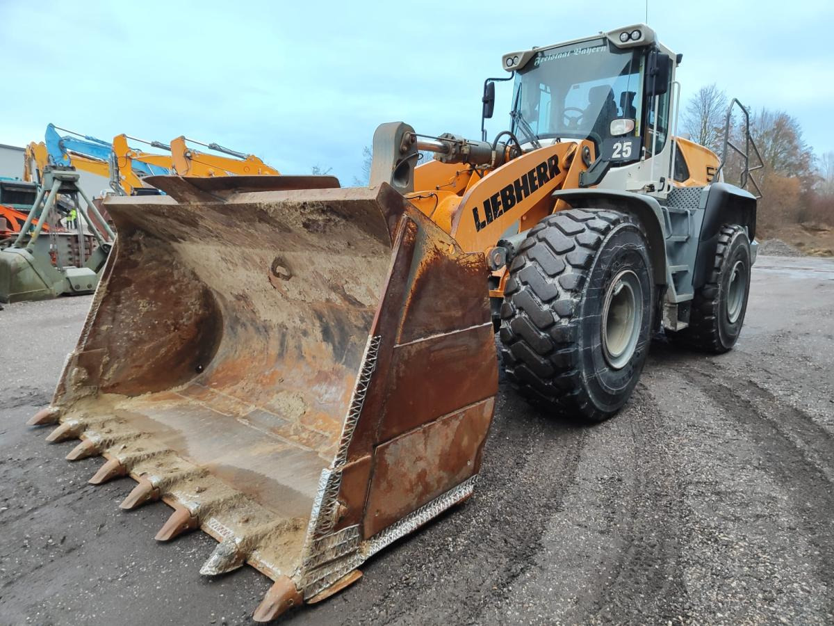 Liebherr L576 X-Power - Utovarivač na kotačima: slika Liebherr L576 X-Power - Utovarivač na kotačima Liebherr L576 X-Power - Utovarivač na kotačima: slika Liebherr L576 X-Power - Utovarivač na kotačima