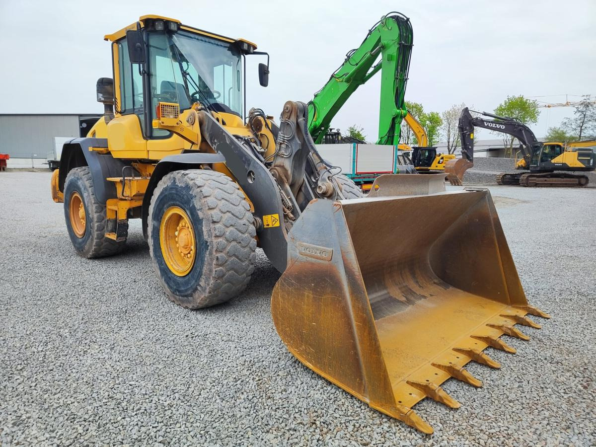 Volvo L 70 G - Utovarivač na kotačima: slika Volvo L 70 G - Utovarivač na kotačima Volvo L 70 G - Utovarivač na kotačima: slika Volvo L 70 G - Utovarivač na kotačima