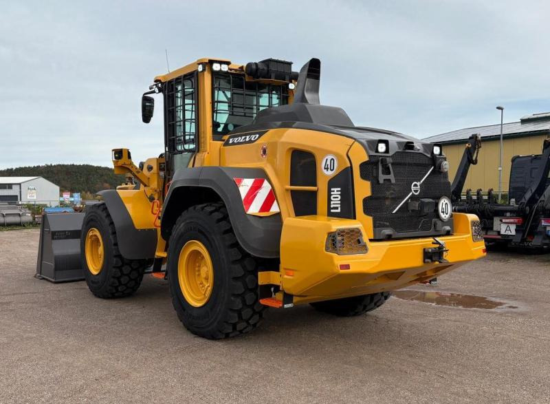 Volvo L110H Long Boom - Utovarivač na kotačima: slika Volvo L110H Long Boom - Utovarivač na kotačima Volvo L110H Long Boom - Utovarivač na kotačima: slika Volvo L110H Long Boom - Utovarivač na kotačima