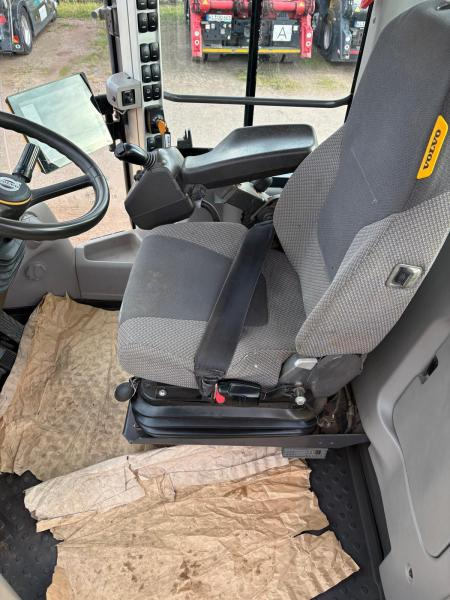 Volvo L120H Long Boom - Utovarivač na kotačima: slika Volvo L120H Long Boom - Utovarivač na kotačima Volvo L120H Long Boom - Utovarivač na kotačima: slika Volvo L120H Long Boom - Utovarivač na kotačima