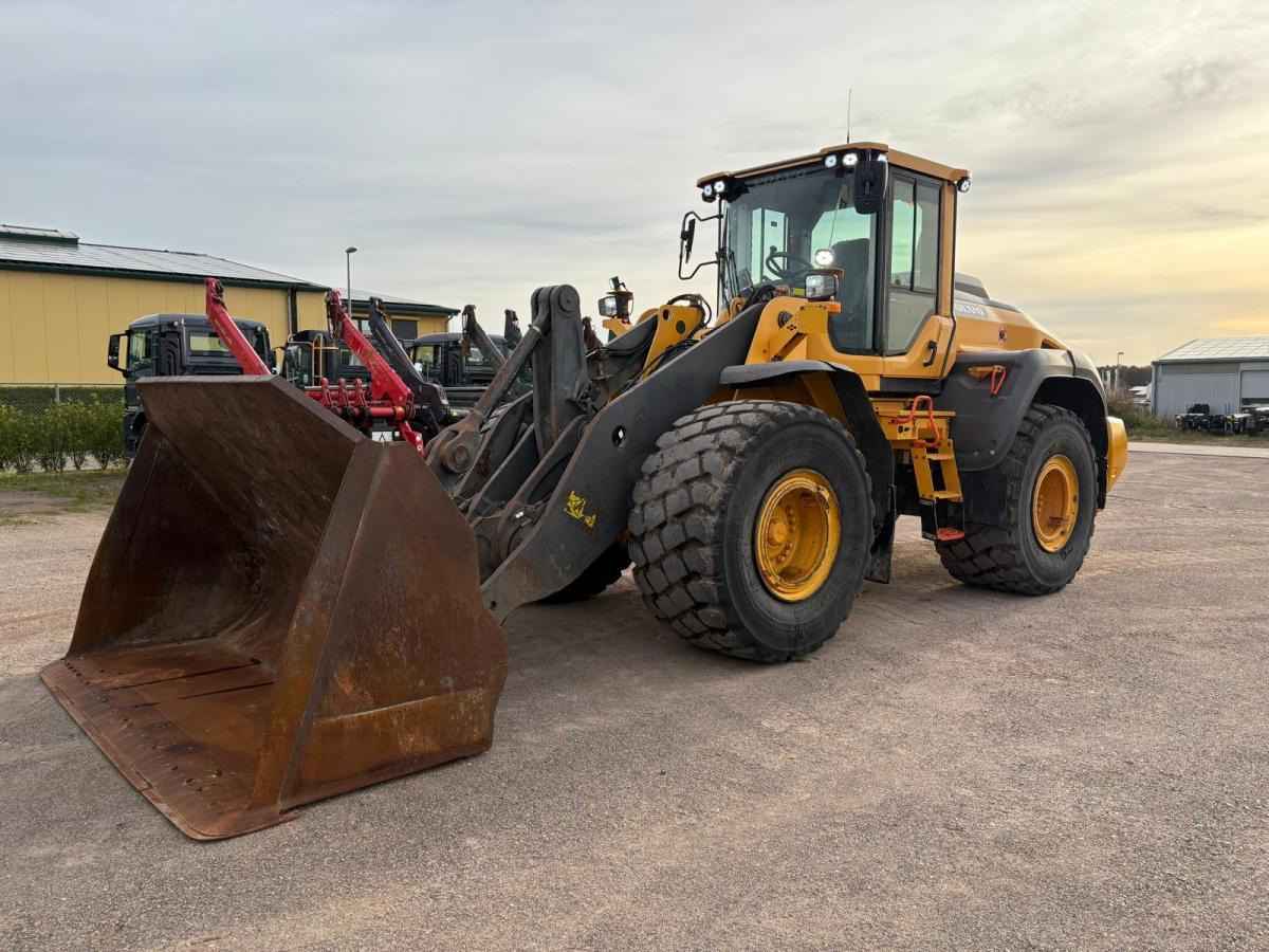 Volvo L120H Long Boom - Utovarivač na kotačima: slika Volvo L120H Long Boom - Utovarivač na kotačima Volvo L120H Long Boom - Utovarivač na kotačima: slika Volvo L120H Long Boom - Utovarivač na kotačima