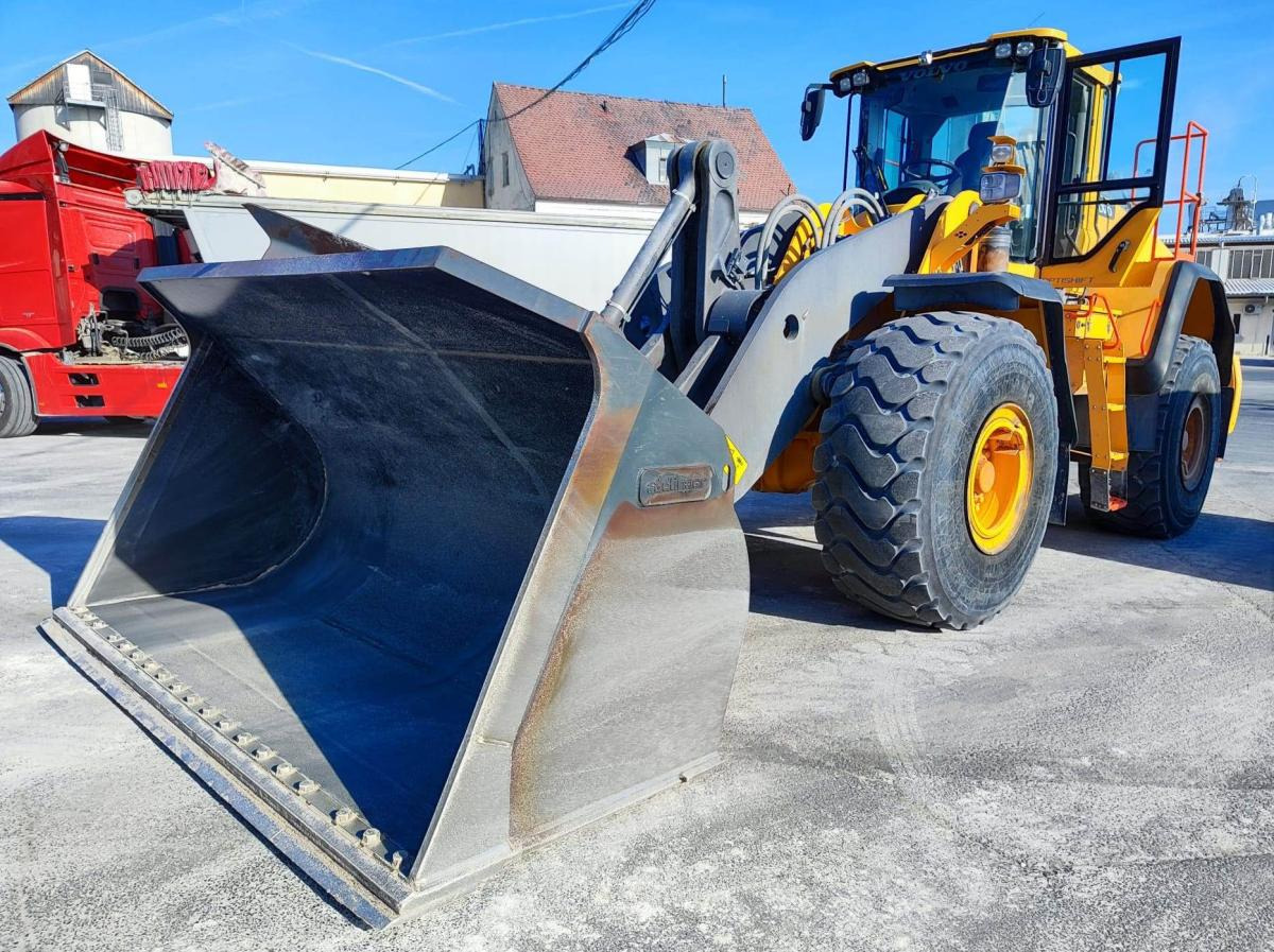 Volvo L180H Long Boom - Utovarivač na kotačima: slika Volvo L180H Long Boom - Utovarivač na kotačima Volvo L180H Long Boom - Utovarivač na kotačima: slika Volvo L180H Long Boom - Utovarivač na kotačima