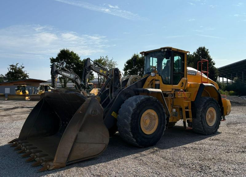Volvo L180H - Utovarivač na kotačima: slika Volvo L180H - Utovarivač na kotačima Volvo L180H - Utovarivač na kotačima: slika Volvo L180H - Utovarivač na kotačima
