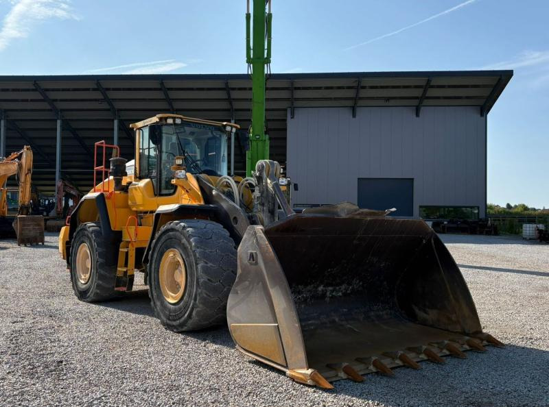 Volvo L180H - Utovarivač na kotačima: slika Volvo L180H - Utovarivač na kotačima Volvo L180H - Utovarivač na kotačima: slika Volvo L180H - Utovarivač na kotačima
