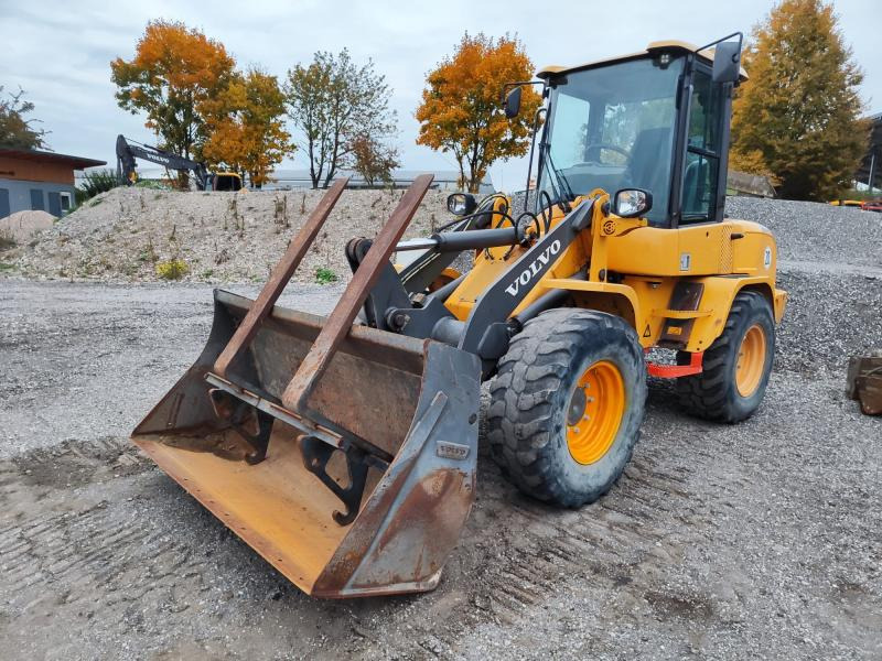 Volvo L30G - Utovarivač na kotačima: slika Volvo L30G - Utovarivač na kotačima Volvo L30G - Utovarivač na kotačima: slika Volvo L30G - Utovarivač na kotačima