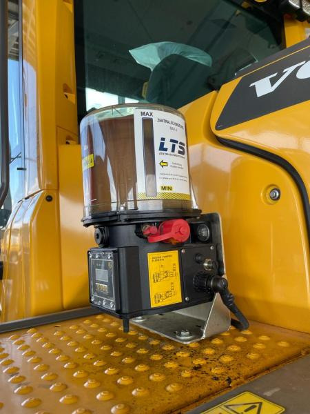 Volvo L60H - Utovarivač na kotačima: slika Volvo L60H - Utovarivač na kotačima Volvo L60H - Utovarivač na kotačima: slika Volvo L60H - Utovarivač na kotačima