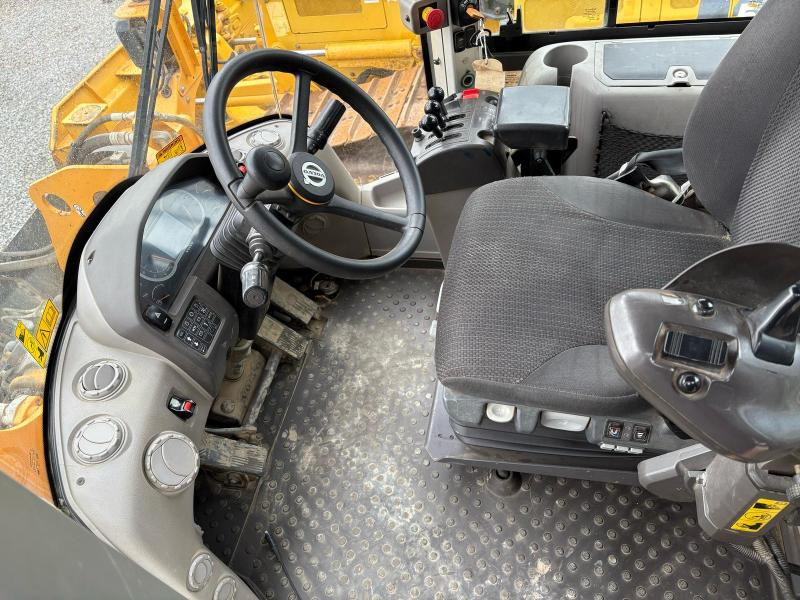 Volvo L70H - Utovarivač na kotačima: slika Volvo L70H - Utovarivač na kotačima Volvo L70H - Utovarivač na kotačima: slika Volvo L70H - Utovarivač na kotačima