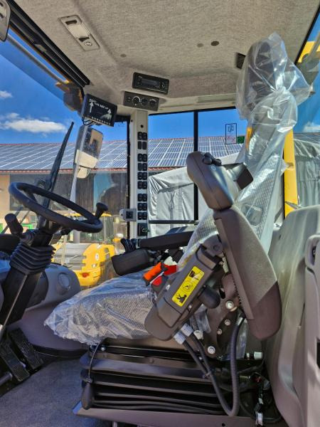 Volvo L90H - Utovarivač na kotačima: slika Volvo L90H - Utovarivač na kotačima Volvo L90H - Utovarivač na kotačima: slika Volvo L90H - Utovarivač na kotačima