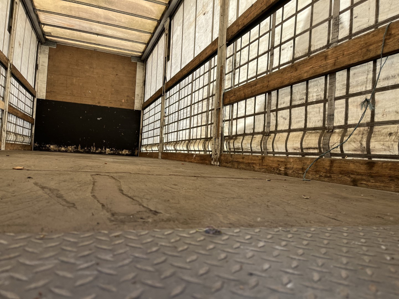 Kamion s ceradom DAF LF 220: slika Kamion s ceradom DAF LF 220