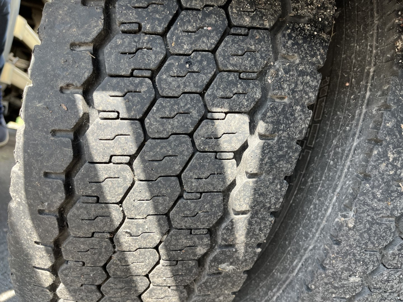 Kamion s ceradom DAF LF 220: slika Kamion s ceradom DAF LF 220