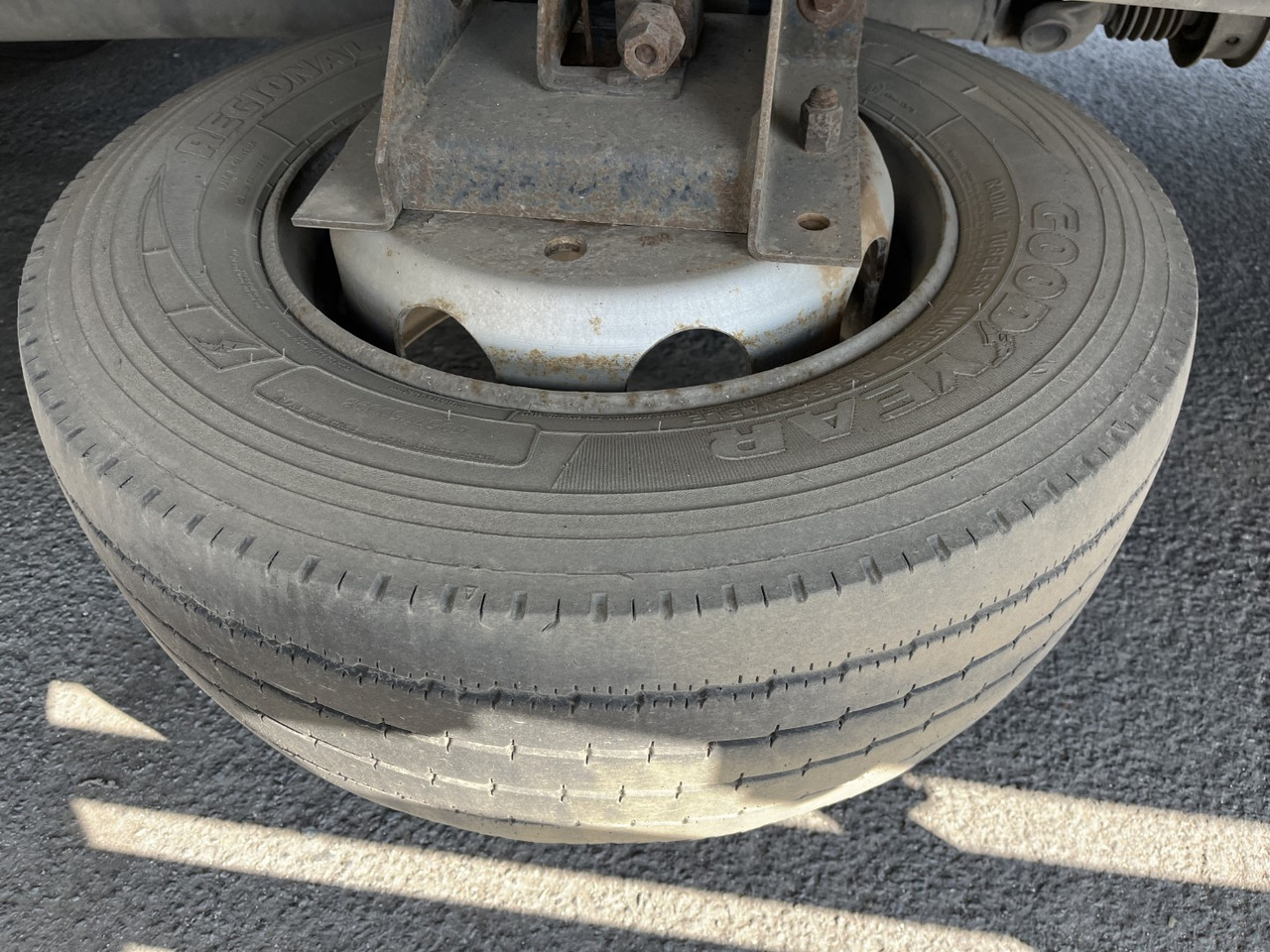 Kamion s ceradom DAF LF 220: slika Kamion s ceradom DAF LF 220