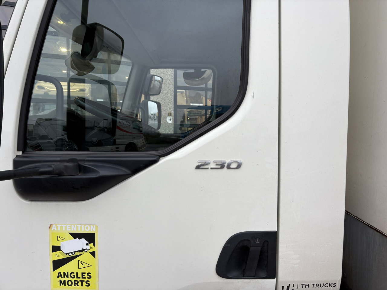 DAF LF 230 FA - Kamion sandučar: slika DAF LF 230 FA - Kamion sandučar DAF LF 230 FA - Kamion sandučar: slika DAF LF 230 FA - Kamion sandučar