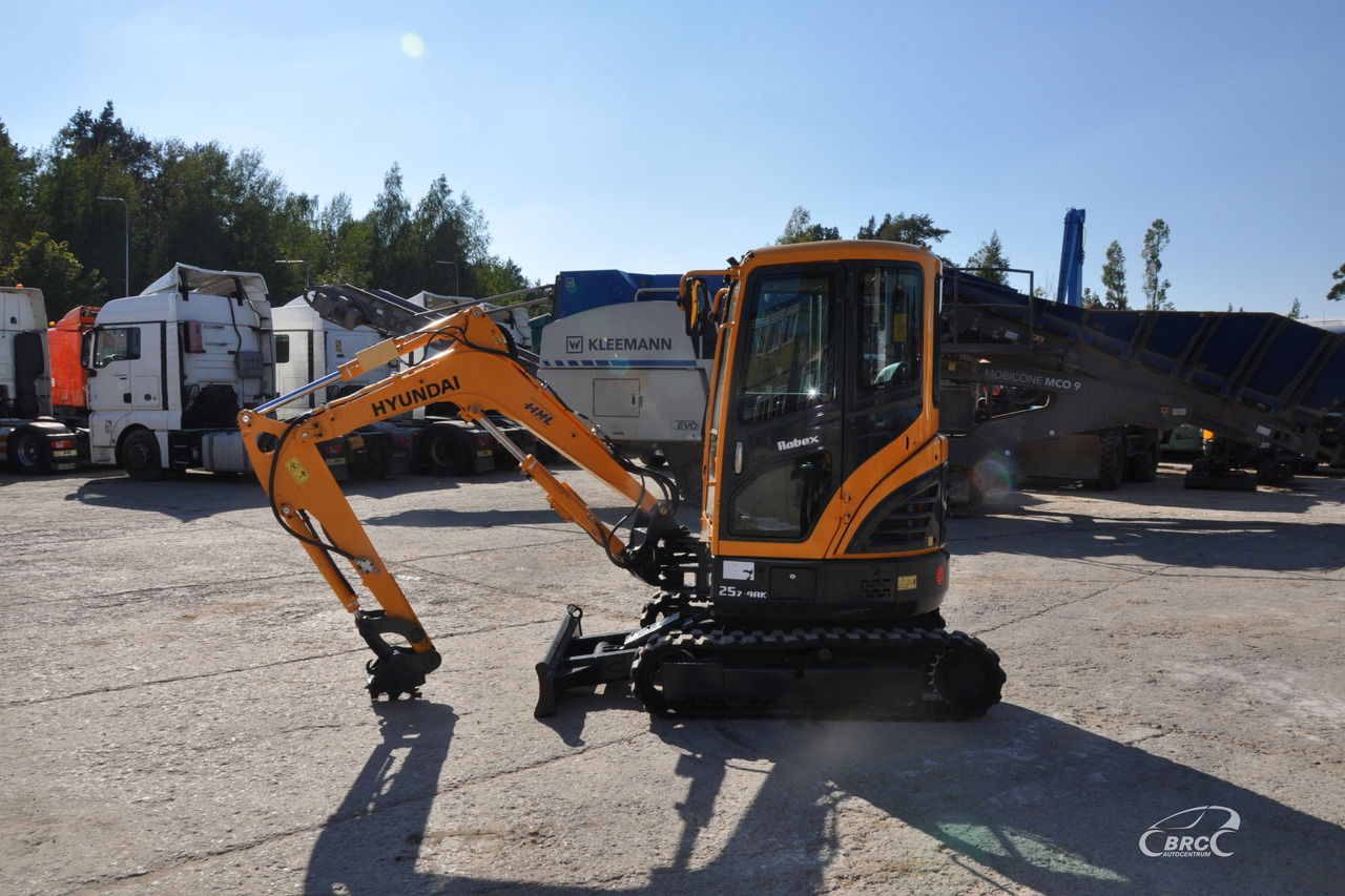 Hyundai R25Z-9AK - Mini bager: slika Hyundai R25Z-9AK - Mini bager Hyundai R25Z-9AK - Mini bager: slika Hyundai R25Z-9AK - Mini bager