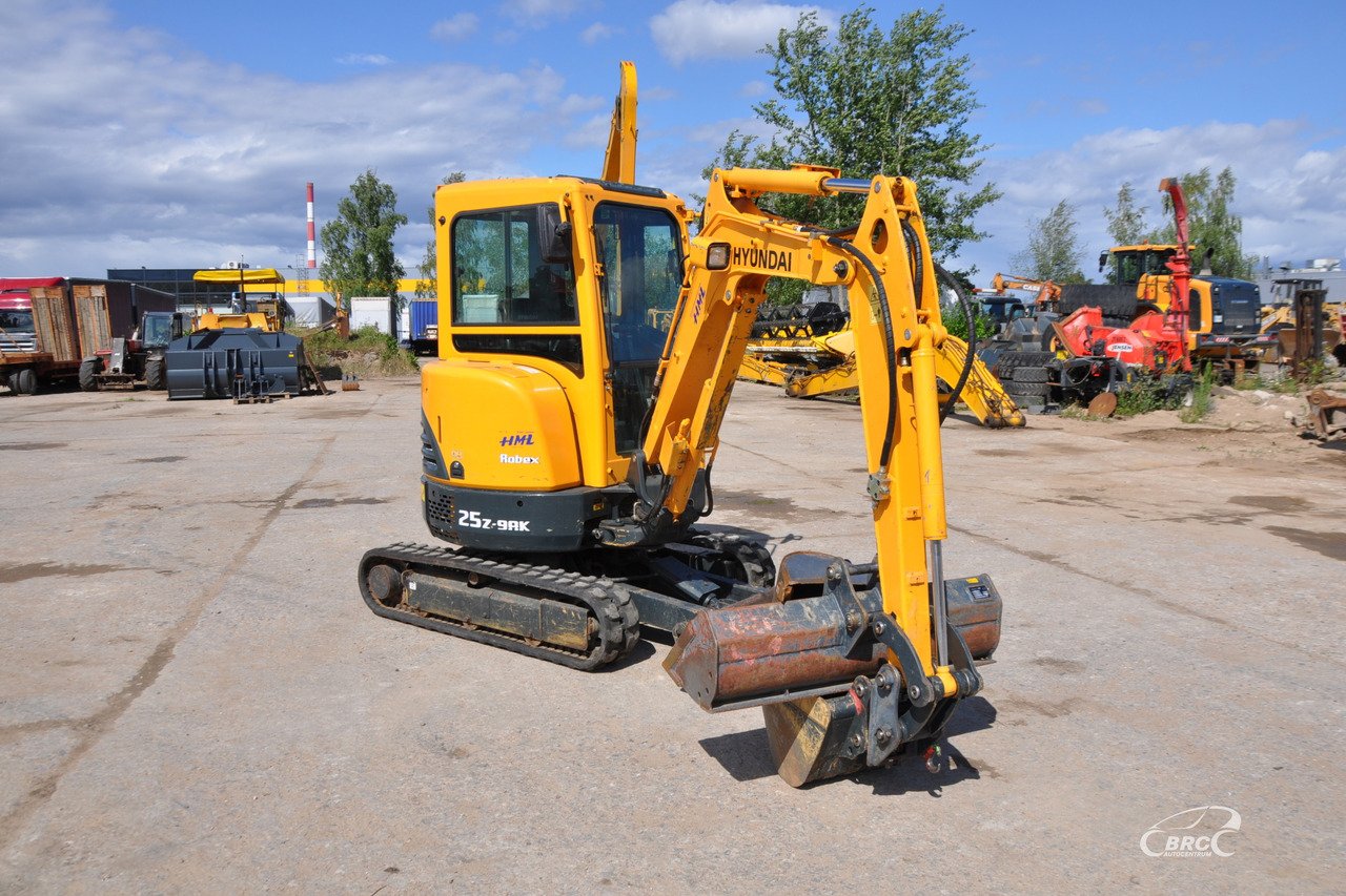 Hyundai R25Z-9AK - Mini bager: slika Hyundai R25Z-9AK - Mini bager Hyundai R25Z-9AK - Mini bager: slika Hyundai R25Z-9AK - Mini bager