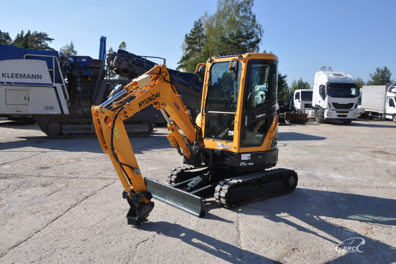 Hyundai R25Z-9AK - Mini bager: slika Hyundai R25Z-9AK - Mini bager Hyundai R25Z-9AK - Mini bager: slika Hyundai R25Z-9AK - Mini bager