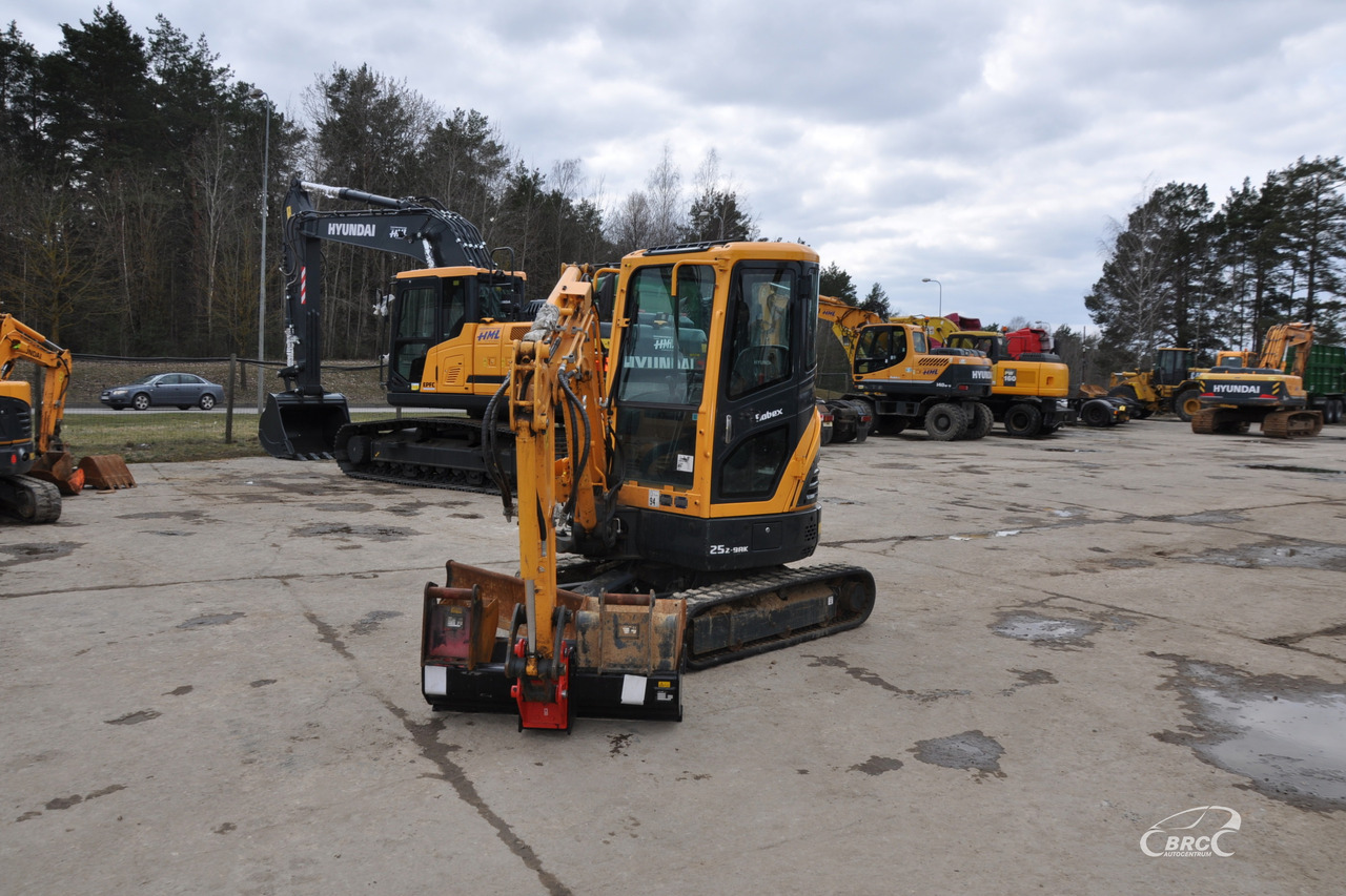 Hyundai R25Z-9AK - Mini bager: slika Hyundai R25Z-9AK - Mini bager Hyundai R25Z-9AK - Mini bager: slika Hyundai R25Z-9AK - Mini bager