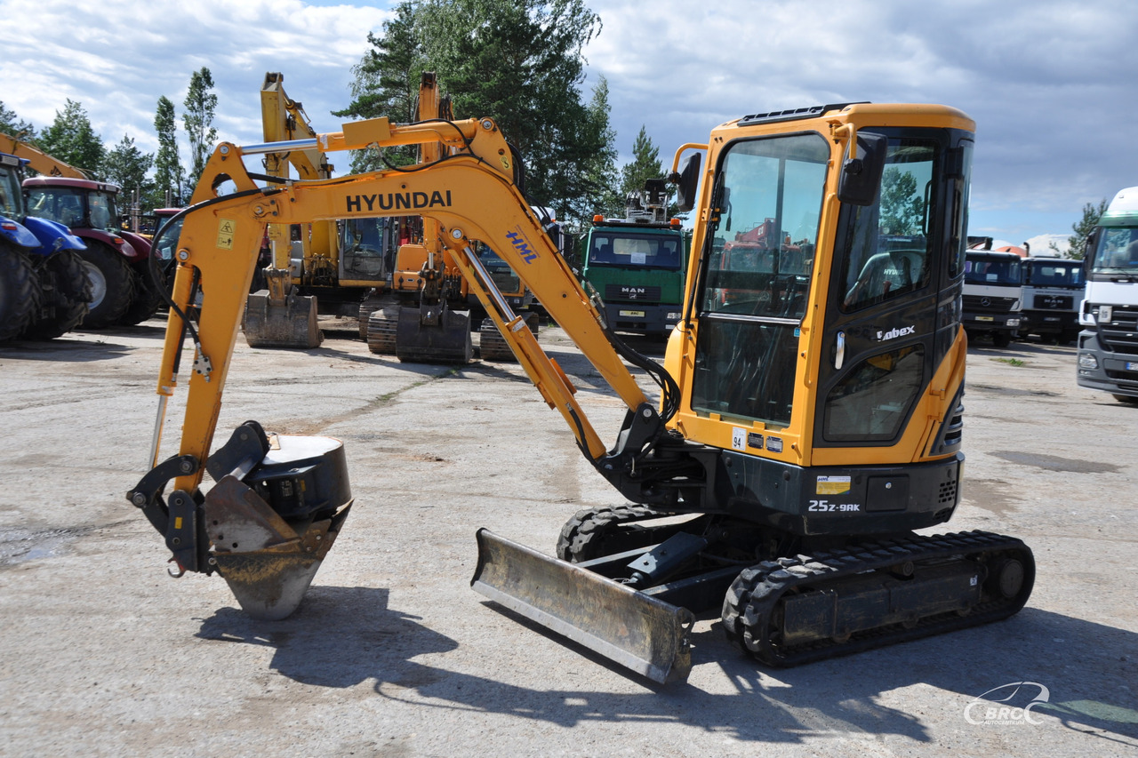 Hyundai R25Z-9AK - Mini bager: slika Hyundai R25Z-9AK - Mini bager Hyundai R25Z-9AK - Mini bager: slika Hyundai R25Z-9AK - Mini bager