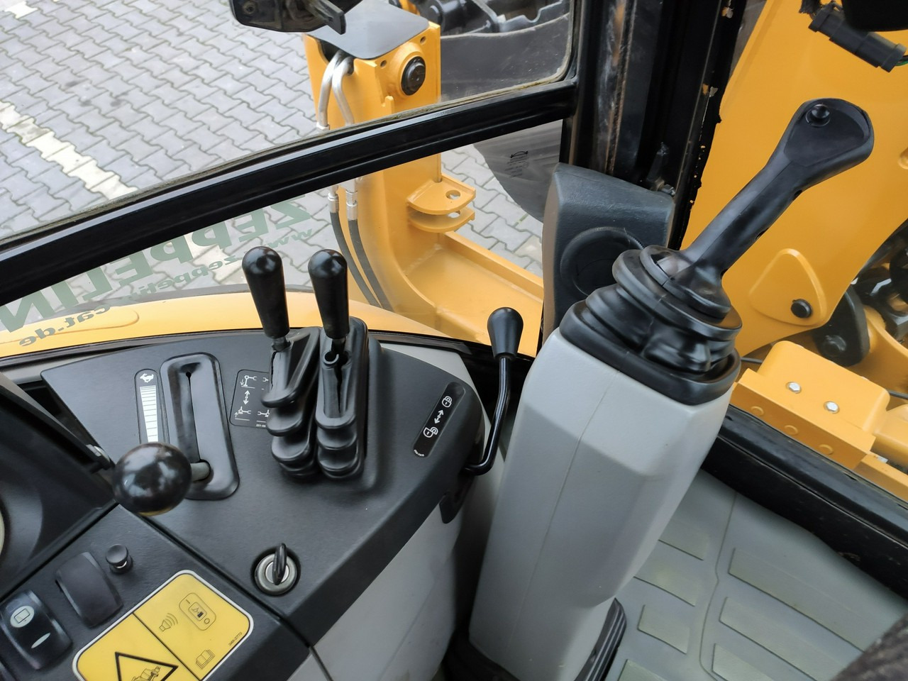Caterpillar 444E Premier Sterowanie na Joystickach FULL OPCJA - Rovokopač-utovarivač: slika Caterpillar 444E Premier Sterowanie na Joystickach FULL OPCJA - Rovokopač-utovarivač Caterpillar 444E Premier Sterowanie na Joystickach FULL OPCJA - Rovokopač-utovarivač: slika Caterpillar 444E Premier Sterowanie na Joystickach FULL OPCJA - Rovokopač-utovarivač