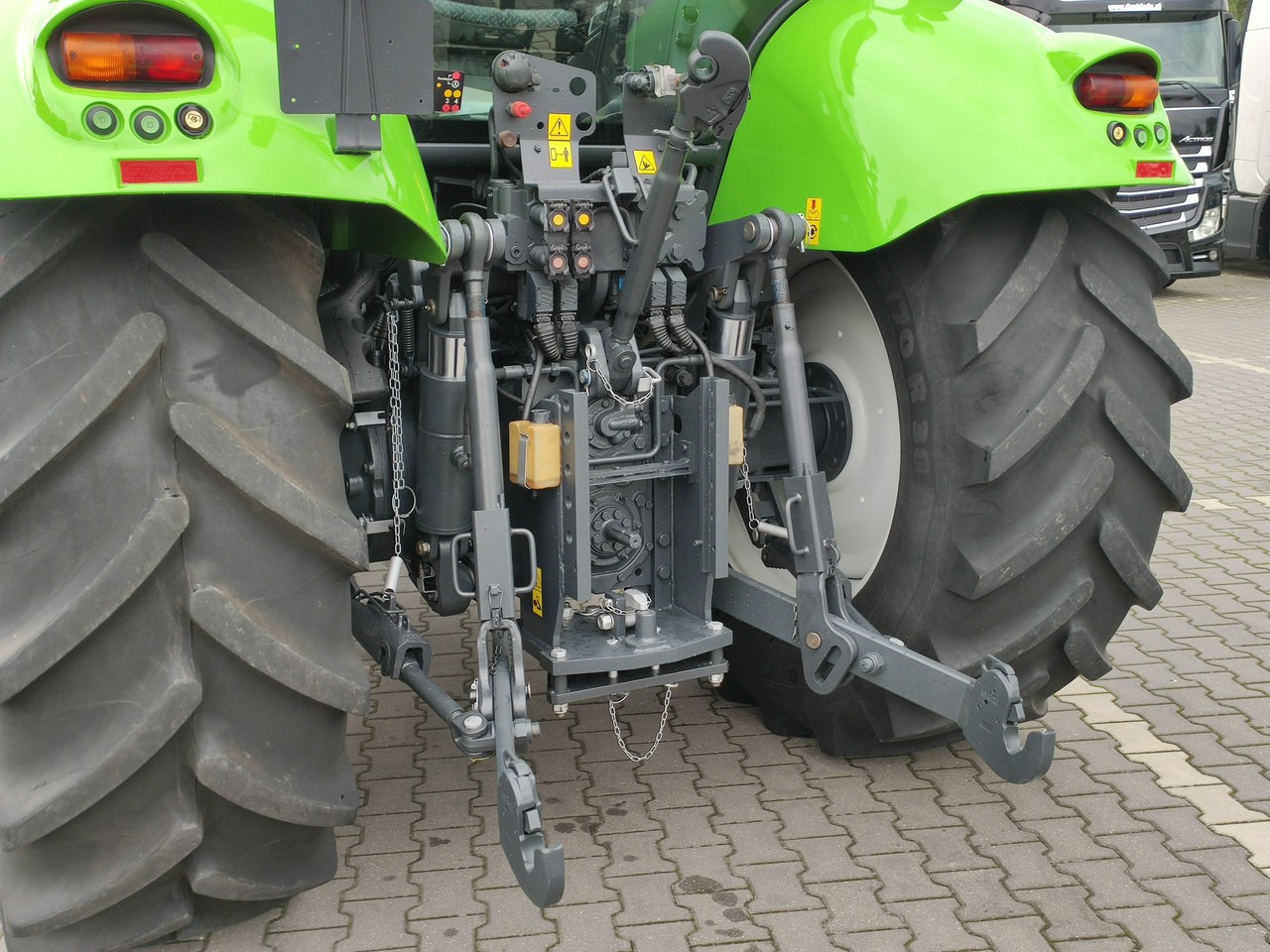 Traktor Deutz Fahr Agrotron M620 4x4 Przedni Tuz Wałek W.O.M Wyjścia do Przyczepy: slika Traktor Deutz Fahr Agrotron M620 4x4 Przedni Tuz Wałek W.O.M Wyjścia do Przyczepy Traktor Deutz Fahr Agrotron M620 4x4 Przedni Tuz Wałek W.O.M Wyjścia do Przyczepy: slika Traktor Deutz Fahr Agrotron M620 4x4 Przedni Tuz Wałek W.O.M Wyjścia do Przyczepy