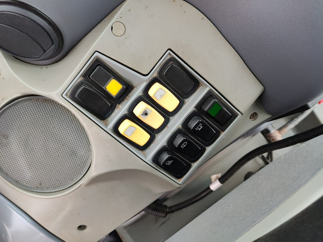 Traktor Deutz Fahr Agrotron M620 4x4 Przedni Tuz Wałek W.O.M Wyjścia do Przyczepy: slika Traktor Deutz Fahr Agrotron M620 4x4 Przedni Tuz Wałek W.O.M Wyjścia do Przyczepy Traktor Deutz Fahr Agrotron M620 4x4 Przedni Tuz Wałek W.O.M Wyjścia do Przyczepy: slika Traktor Deutz Fahr Agrotron M620 4x4 Przedni Tuz Wałek W.O.M Wyjścia do Przyczepy