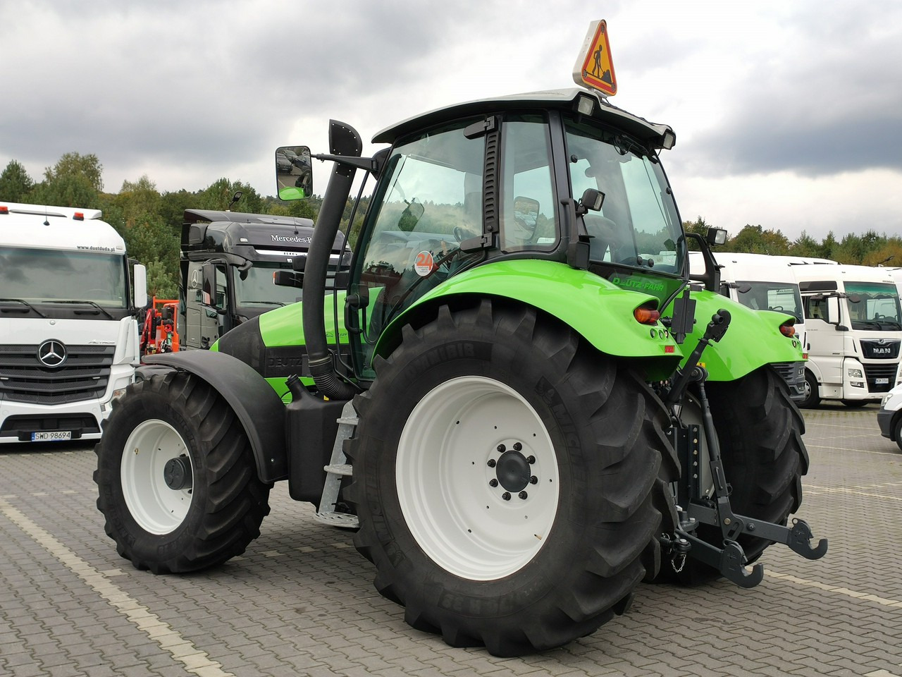 Traktor Deutz Fahr Agrotron M620 4x4 Przedni Tuz Wałek W.O.M Wyjścia do Przyczepy: slika Traktor Deutz Fahr Agrotron M620 4x4 Przedni Tuz Wałek W.O.M Wyjścia do Przyczepy Traktor Deutz Fahr Agrotron M620 4x4 Przedni Tuz Wałek W.O.M Wyjścia do Przyczepy: slika Traktor Deutz Fahr Agrotron M620 4x4 Przedni Tuz Wałek W.O.M Wyjścia do Przyczepy
