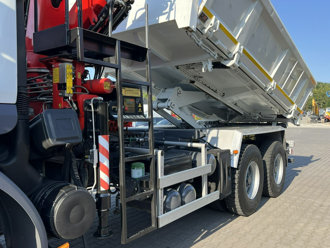 Renault Kerax 26.390 6x4 Mocny HDS FASSI F170 Sterowanie Radiowe - Drugi strojevi: slika Renault Kerax 26.390 6x4 Mocny HDS FASSI F170 Sterowanie Radiowe - Drugi strojevi Renault Kerax 26.390 6x4 Mocny HDS FASSI F170 Sterowanie Radiowe - Drugi strojevi: slika Renault Kerax 26.390 6x4 Mocny HDS FASSI F170 Sterowanie Radiowe - Drugi strojevi