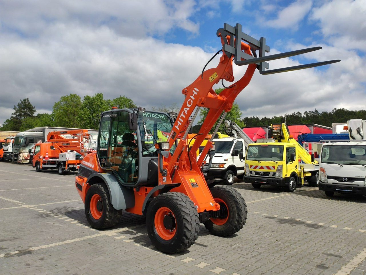 Hitachi ZW75 Wheel Loader Szybko-Złącze Widły Stan Bardzo Dobry - Utovarivač na kotačima: slika Hitachi ZW75 Wheel Loader Szybko-Złącze Widły Stan Bardzo Dobry - Utovarivač na kotačima Hitachi ZW75 Wheel Loader Szybko-Złącze Widły Stan Bardzo Dobry - Utovarivač na kotačima: slika Hitachi ZW75 Wheel Loader Szybko-Złącze Widły Stan Bardzo Dobry - Utovarivač na kotačima