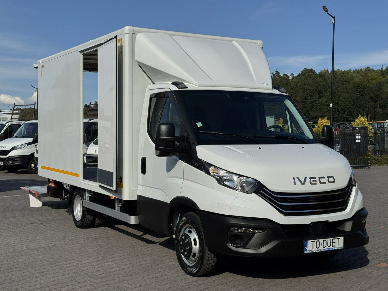 Iveco Daily 35C14 - Dostavno vozilo sa zatvorenim sandukom: slika Iveco Daily 35C14 - Dostavno vozilo sa zatvorenim sandukom Iveco Daily 35C14 - Dostavno vozilo sa zatvorenim sandukom: slika Iveco Daily 35C14 - Dostavno vozilo sa zatvorenim sandukom