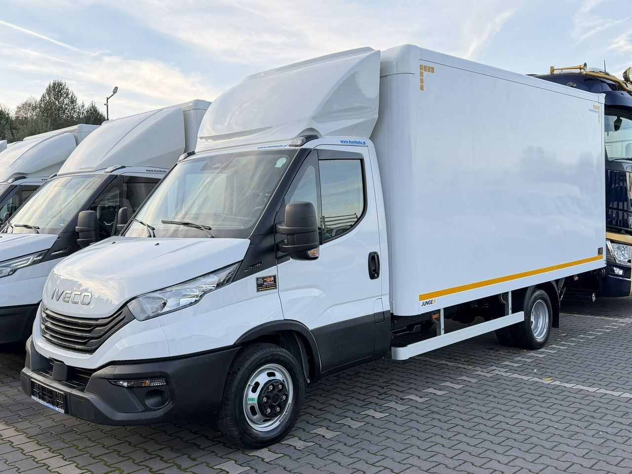 Iveco Daily 35C16 V - Dostavno vozilo sa zatvorenim sandukom: slika Iveco Daily 35C16 V - Dostavno vozilo sa zatvorenim sandukom Iveco Daily 35C16 V - Dostavno vozilo sa zatvorenim sandukom: slika Iveco Daily 35C16 V - Dostavno vozilo sa zatvorenim sandukom