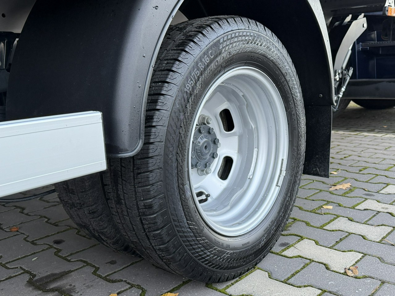 Iveco Daily 35C16 V - Dostavno vozilo sa zatvorenim sandukom: slika Iveco Daily 35C16 V - Dostavno vozilo sa zatvorenim sandukom Iveco Daily 35C16 V - Dostavno vozilo sa zatvorenim sandukom: slika Iveco Daily 35C16 V - Dostavno vozilo sa zatvorenim sandukom