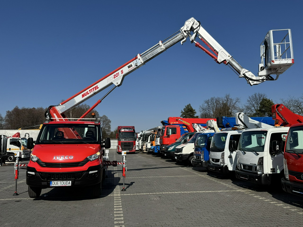 Iveco Daily 35S12 - Podizna platforma montirana na kamion: slika Iveco Daily 35S12 - Podizna platforma montirana na kamion Iveco Daily 35S12 - Podizna platforma montirana na kamion: slika Iveco Daily 35S12 - Podizna platforma montirana na kamion