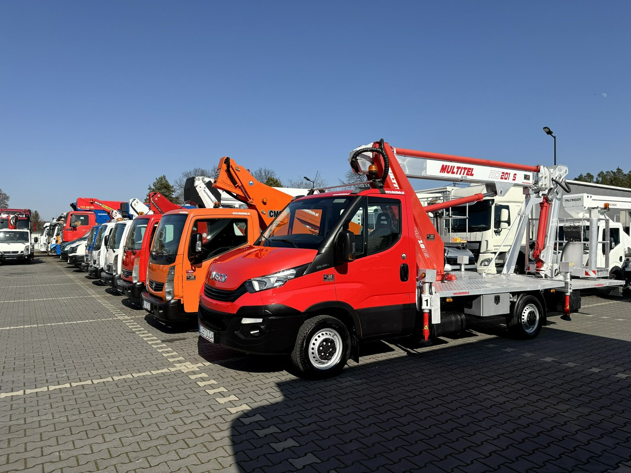 Iveco Daily 35S12 - Podizna platforma montirana na kamion: slika Iveco Daily 35S12 - Podizna platforma montirana na kamion Iveco Daily 35S12 - Podizna platforma montirana na kamion: slika Iveco Daily 35S12 - Podizna platforma montirana na kamion