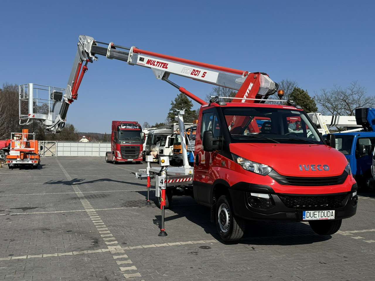 Iveco Daily 35S12 - Podizna platforma montirana na kamion: slika Iveco Daily 35S12 - Podizna platforma montirana na kamion Iveco Daily 35S12 - Podizna platforma montirana na kamion: slika Iveco Daily 35S12 - Podizna platforma montirana na kamion