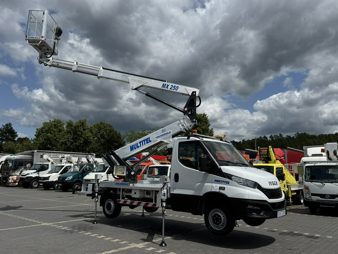 Iveco Daily 35S14 - Podizna platforma montirana na kamion: slika Iveco Daily 35S14 - Podizna platforma montirana na kamion Iveco Daily 35S14 - Podizna platforma montirana na kamion: slika Iveco Daily 35S14 - Podizna platforma montirana na kamion