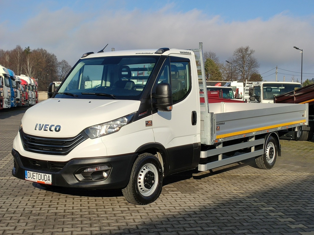 Iveco Daily 35S16 V - Dostavno vozilo s ravnom platformom: slika Iveco Daily 35S16 V - Dostavno vozilo s ravnom platformom Iveco Daily 35S16 V - Dostavno vozilo s ravnom platformom: slika Iveco Daily 35S16 V - Dostavno vozilo s ravnom platformom
