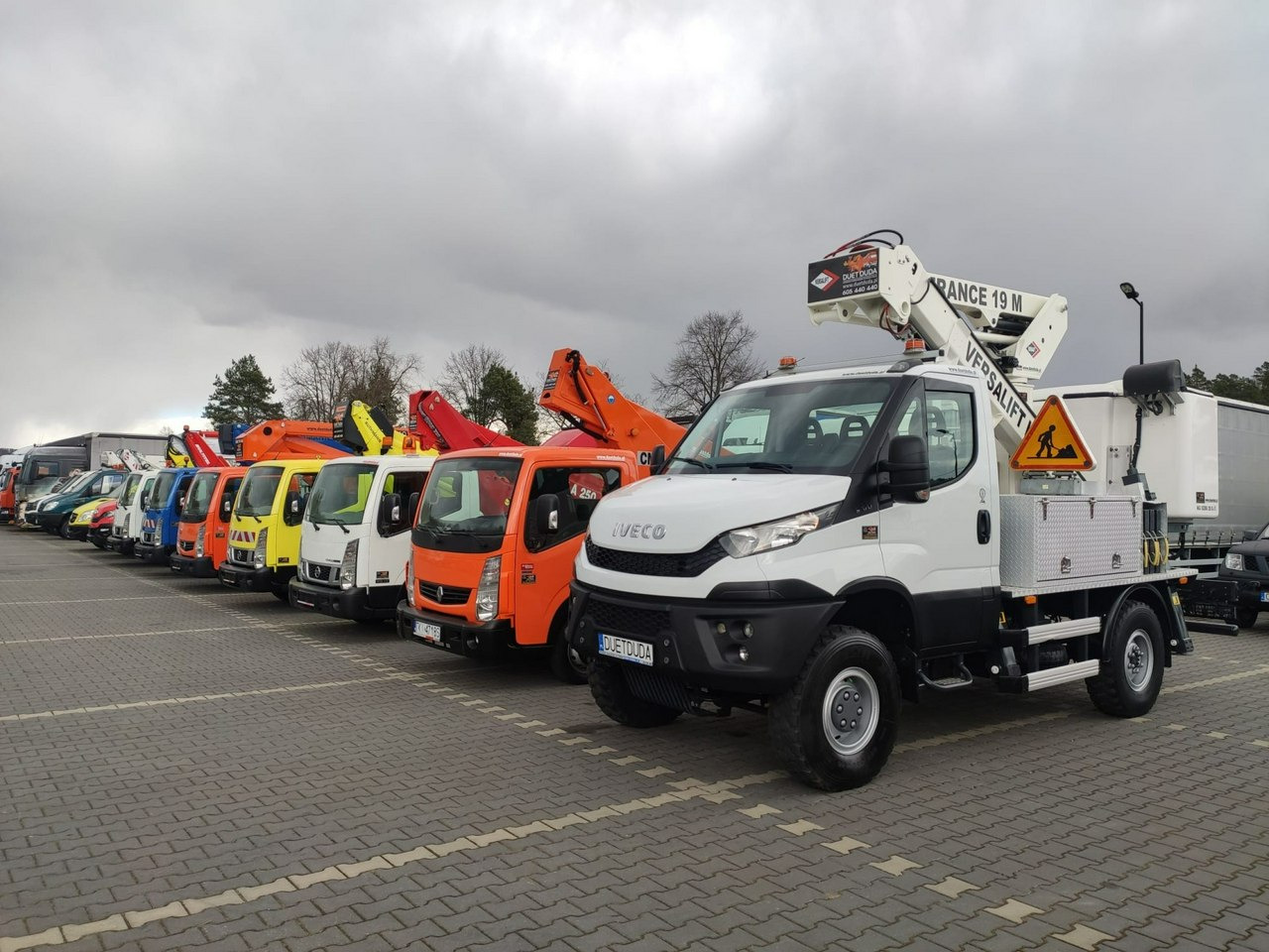 Iveco Daily 55S17W 4x4 Zwyżka 19m Versalift Lat 55 TB Time France - Podizna platforma montirana na kamion: slika Iveco Daily 55S17W 4x4 Zwyżka 19m Versalift Lat 55 TB Time France - Podizna platforma montirana na kamion Iveco Daily 55S17W 4x4 Zwyżka 19m Versalift Lat 55 TB Time France - Podizna platforma montirana na kamion: slika Iveco Daily 55S17W 4x4 Zwyżka 19m Versalift Lat 55 TB Time France - Podizna platforma montirana na kamion