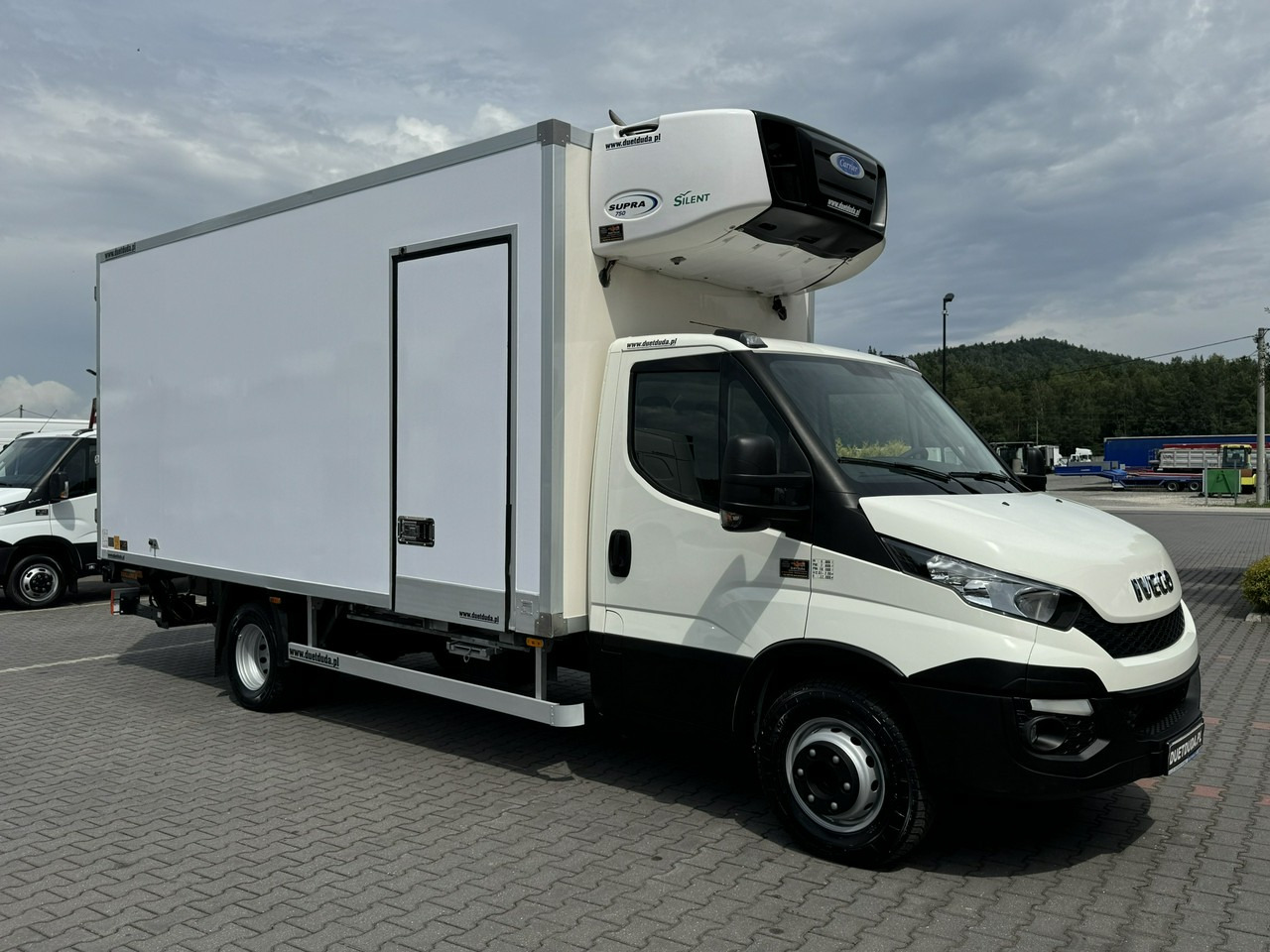 Iveco Daily 70C17 Mroźnia Agregat Carrier Supra 750 10-Palet + Winda - Dostavno vozilo hladnjača: slika Iveco Daily 70C17 Mroźnia Agregat Carrier Supra 750 10-Palet + Winda - Dostavno vozilo hladnjača Iveco Daily 70C17 Mroźnia Agregat Carrier Supra 750 10-Palet + Winda - Dostavno vozilo hladnjača: slika Iveco Daily 70C17 Mroźnia Agregat Carrier Supra 750 10-Palet + Winda - Dostavno vozilo hladnjača