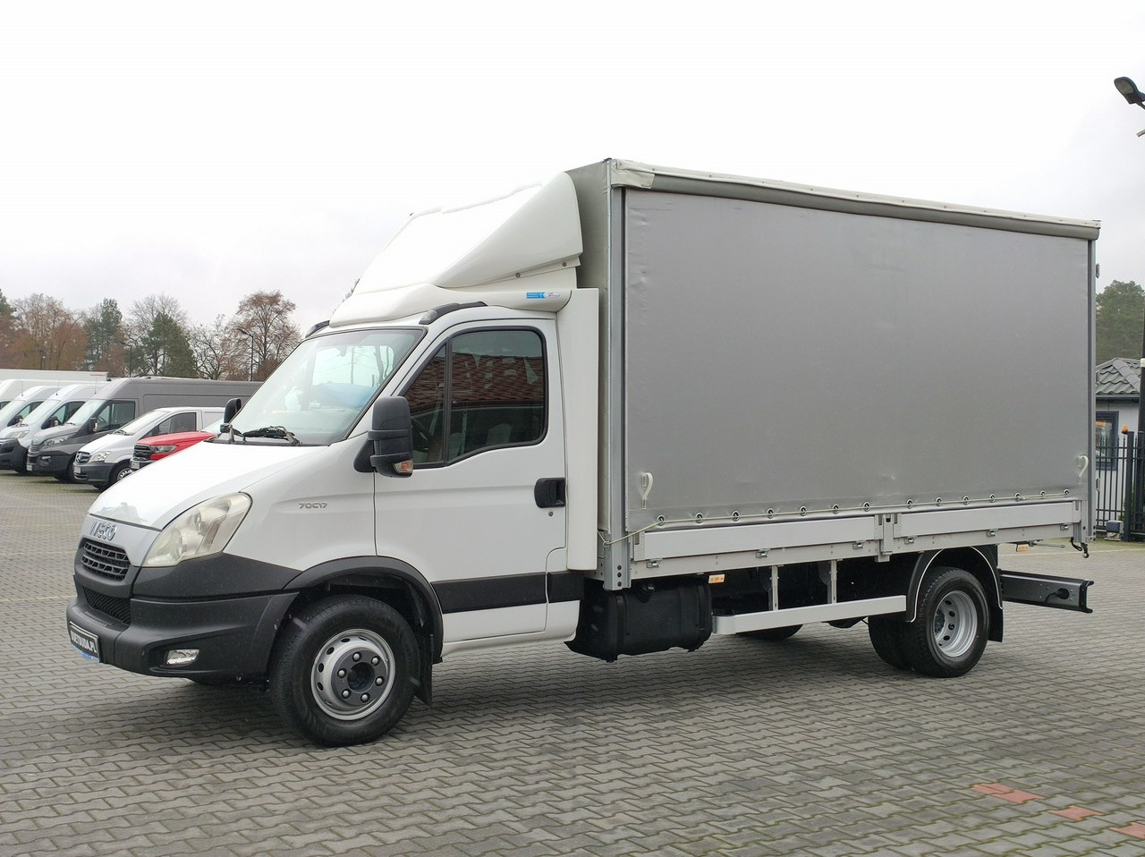 Iveco Daily 70C18 V H - Dostavno vozilo s ceradom: slika Iveco Daily 70C18 V H - Dostavno vozilo s ceradom Iveco Daily 70C18 V H - Dostavno vozilo s ceradom: slika Iveco Daily 70C18 V H - Dostavno vozilo s ceradom