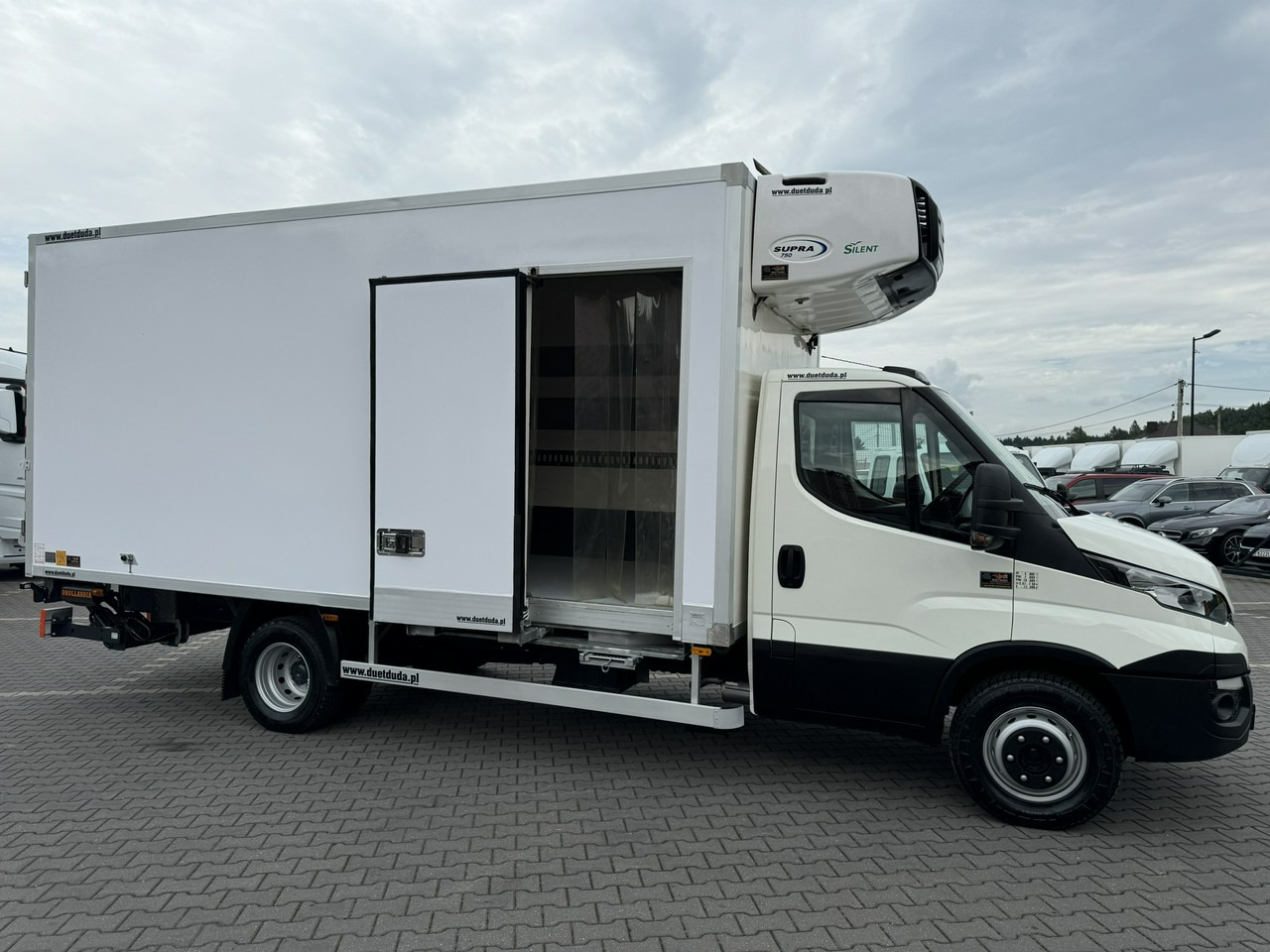 Iveco Daily 70C18 V H - Dostavno vozilo hladnjača: slika Iveco Daily 70C18 V H - Dostavno vozilo hladnjača Iveco Daily 70C18 V H - Dostavno vozilo hladnjača: slika Iveco Daily 70C18 V H - Dostavno vozilo hladnjača
