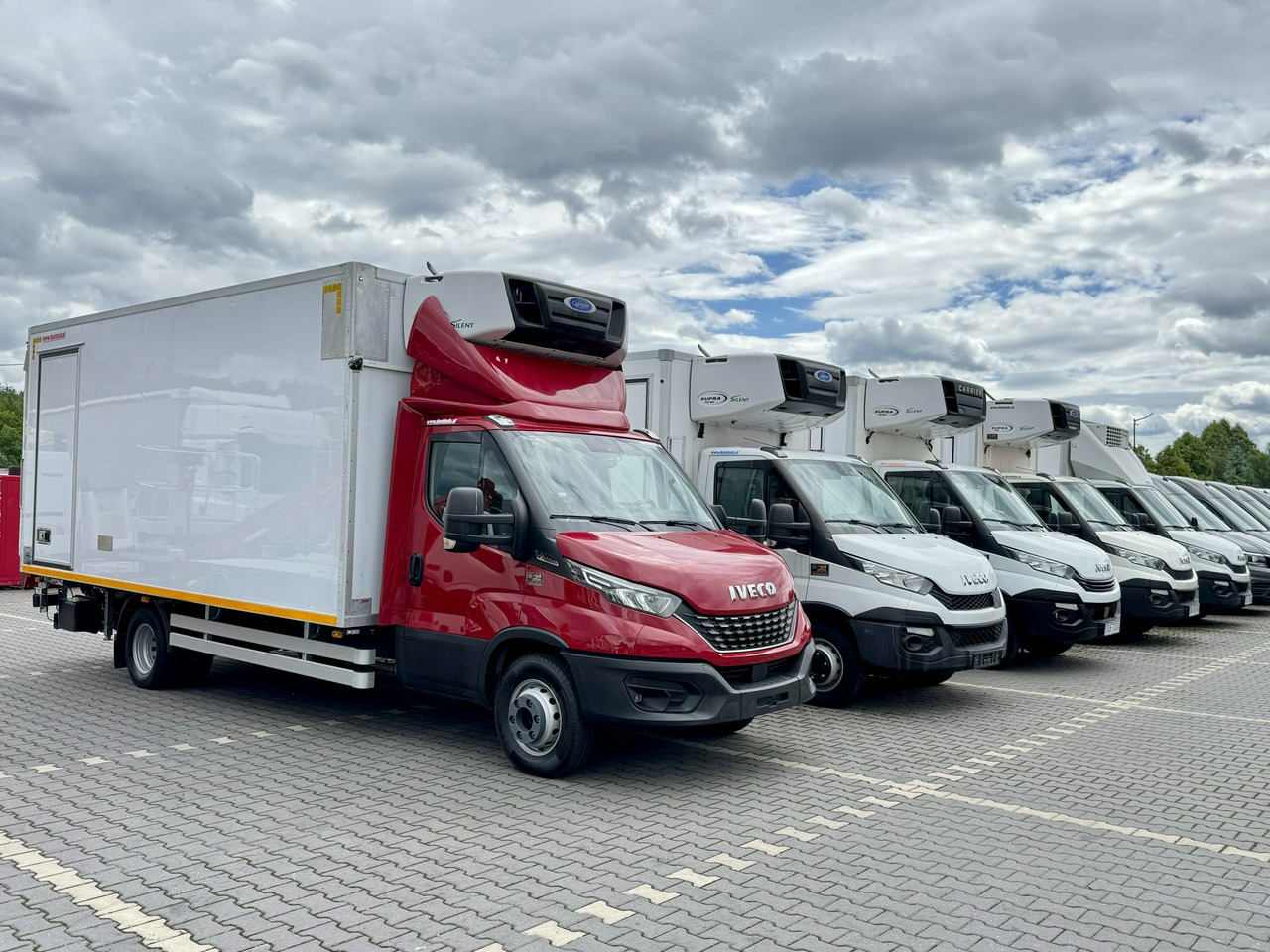Iveco Daily 72C21 Mroźnia HI-MATIC Ściana Grodziowa Multitemperatura - Dostavno vozilo hladnjača: slika Iveco Daily 72C21 Mroźnia HI-MATIC Ściana Grodziowa Multitemperatura - Dostavno vozilo hladnjača Iveco Daily 72C21 Mroźnia HI-MATIC Ściana Grodziowa Multitemperatura - Dostavno vozilo hladnjača: slika Iveco Daily 72C21 Mroźnia HI-MATIC Ściana Grodziowa Multitemperatura - Dostavno vozilo hladnjača