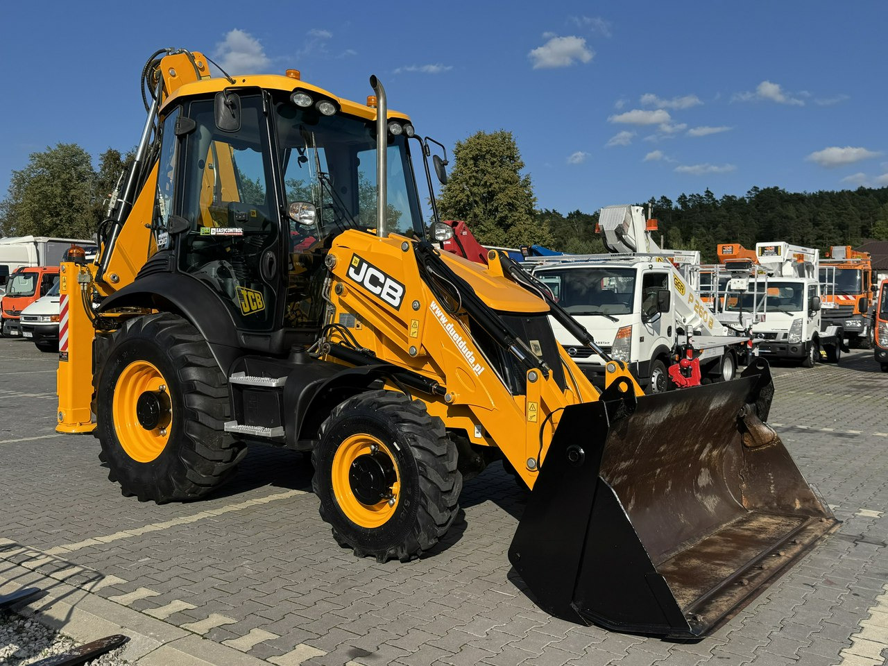 JCB 3CX - Rovokopač-utovarivač: slika JCB 3CX - Rovokopač-utovarivač JCB 3CX - Rovokopač-utovarivač: slika JCB 3CX - Rovokopač-utovarivač
