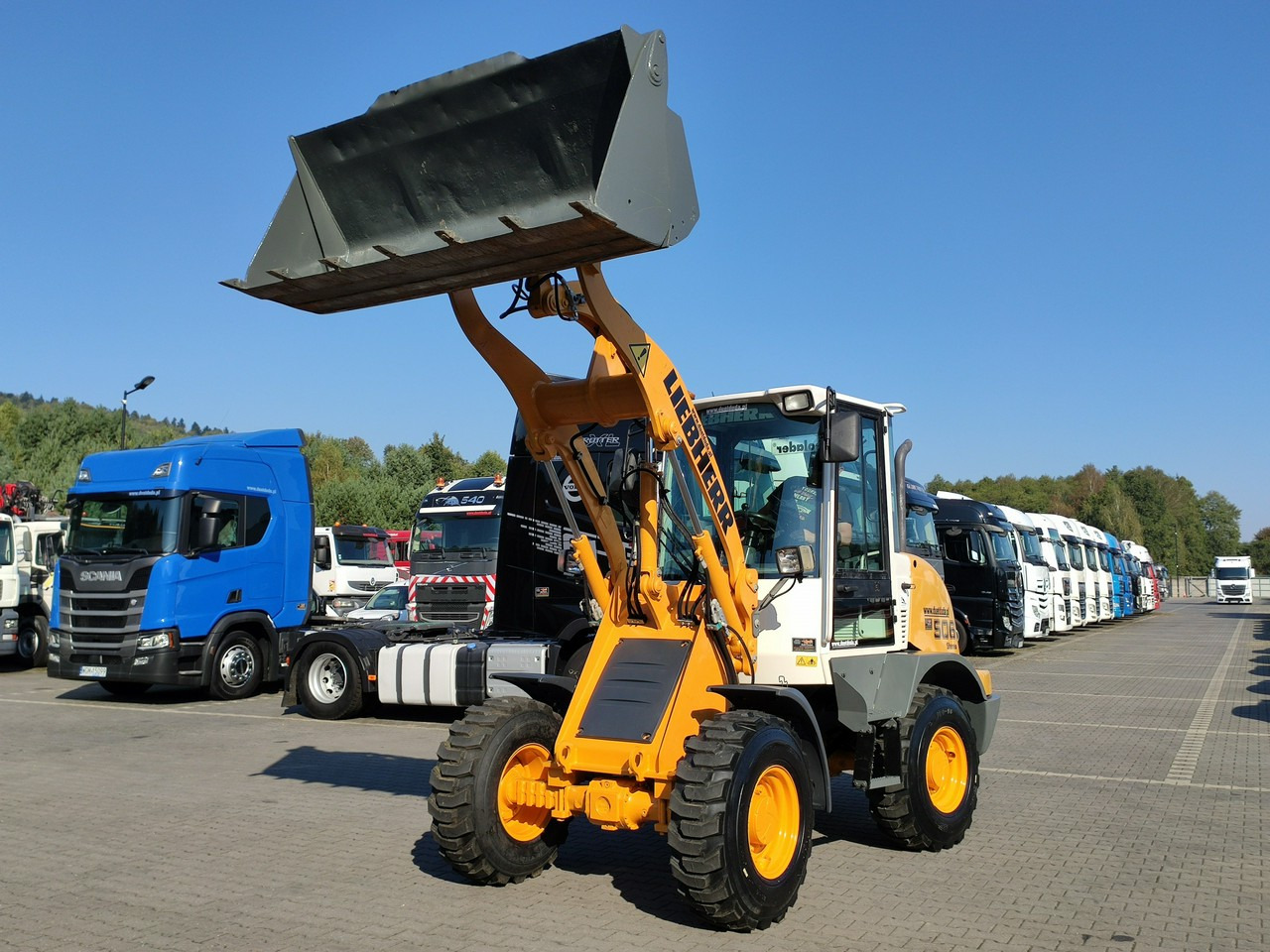 Liebherr L 506 STEREO Szybkozłącze / Łyżka Krokodyl + Widły Waga 6300kg - Zglobni utovarivač: slika Liebherr L 506 STEREO Szybkozłącze / Łyżka Krokodyl + Widły Waga 6300kg - Zglobni utovarivač Liebherr L 506 STEREO Szybkozłącze / Łyżka Krokodyl + Widły Waga 6300kg - Zglobni utovarivač: slika Liebherr L 506 STEREO Szybkozłącze / Łyżka Krokodyl + Widły Waga 6300kg - Zglobni utovarivač