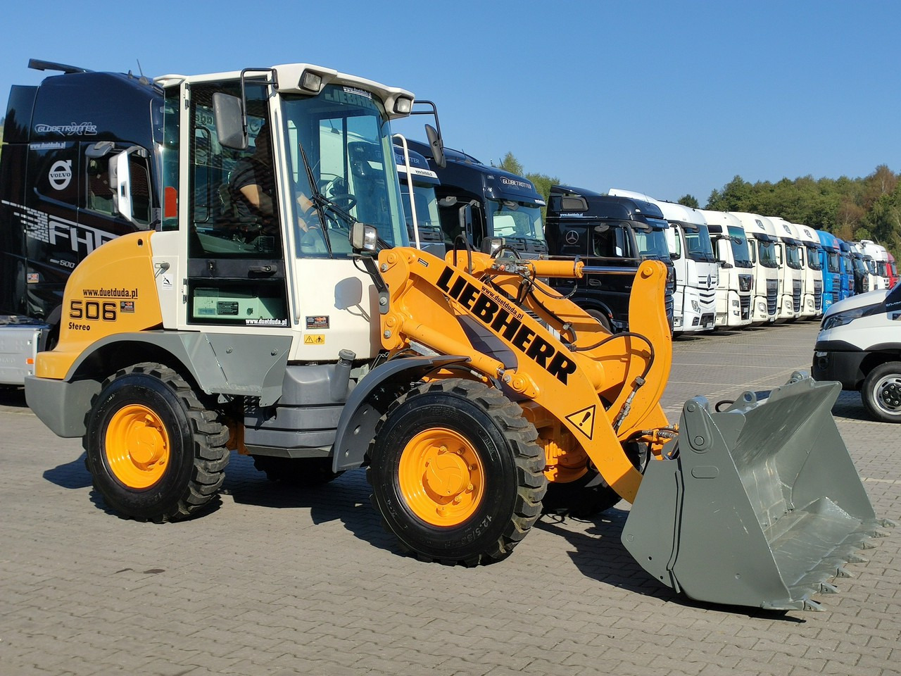 Zglobni utovarivač Liebherr L 506 STEREO Szybkozłącze / Łyżka Krokodyl + Widły Waga 6300kg: slika Zglobni utovarivač Liebherr L 506 STEREO Szybkozłącze / Łyżka Krokodyl + Widły Waga 6300kg
