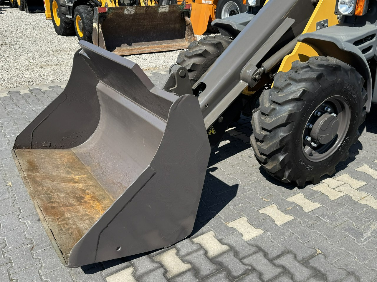 Mecalac AX 700 Szybko-Złącze Łyżka Super Stan - Utovarivač na kotačima: slika Mecalac AX 700 Szybko-Złącze Łyżka Super Stan - Utovarivač na kotačima Mecalac AX 700 Szybko-Złącze Łyżka Super Stan - Utovarivač na kotačima: slika Mecalac AX 700 Szybko-Złącze Łyżka Super Stan - Utovarivač na kotačima