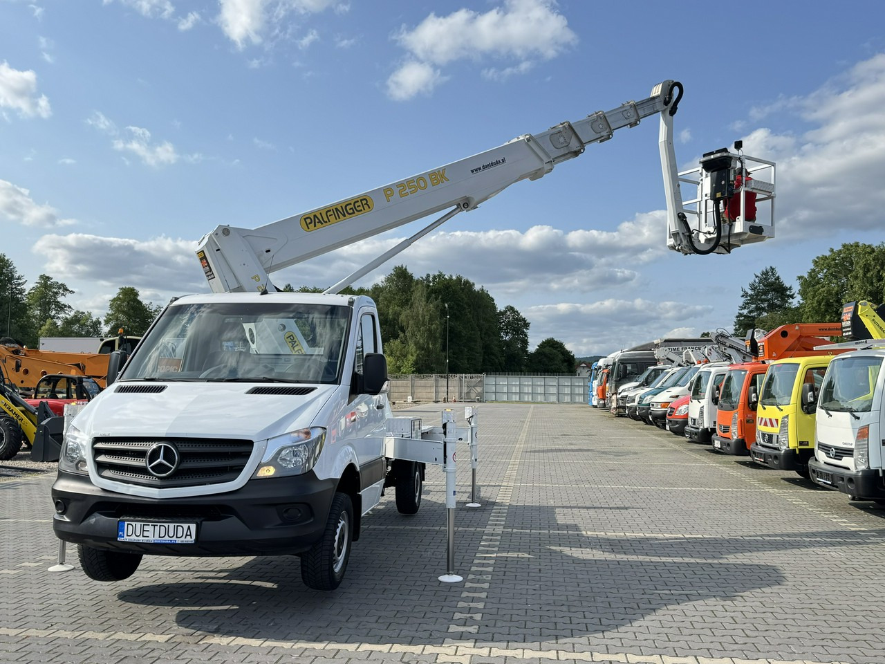 Mercedes Sprinter - Podizna platforma montirana na kamion: slika Mercedes Sprinter - Podizna platforma montirana na kamion Mercedes Sprinter - Podizna platforma montirana na kamion: slika Mercedes Sprinter - Podizna platforma montirana na kamion