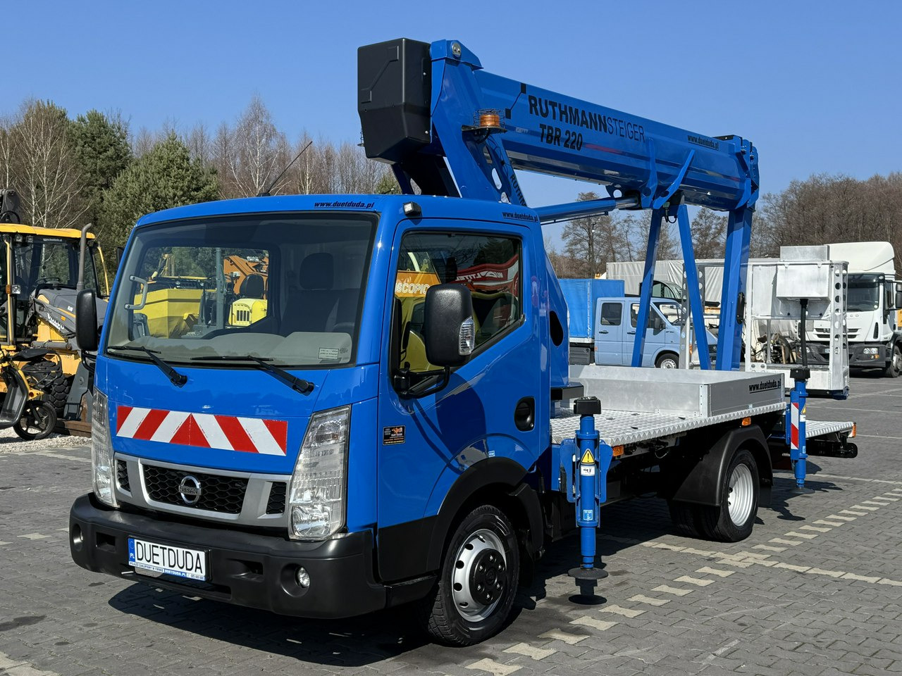 Nissan Cabstar - Podizna platforma montirana na kamion: slika Nissan Cabstar - Podizna platforma montirana na kamion Nissan Cabstar - Podizna platforma montirana na kamion: slika Nissan Cabstar - Podizna platforma montirana na kamion