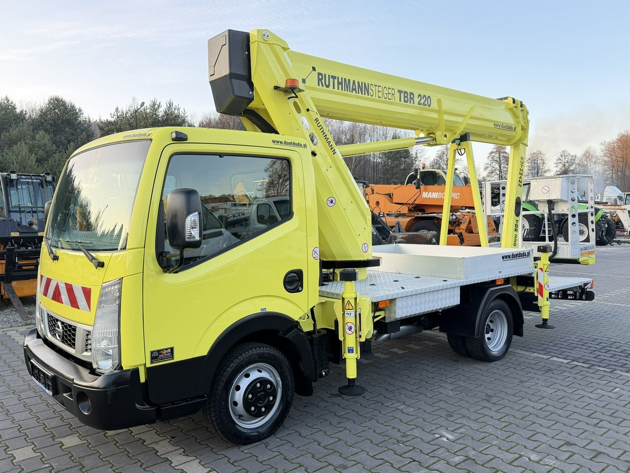 Nissan Cabstar - Podizna platforma montirana na kamion: slika Nissan Cabstar - Podizna platforma montirana na kamion Nissan Cabstar - Podizna platforma montirana na kamion: slika Nissan Cabstar - Podizna platforma montirana na kamion