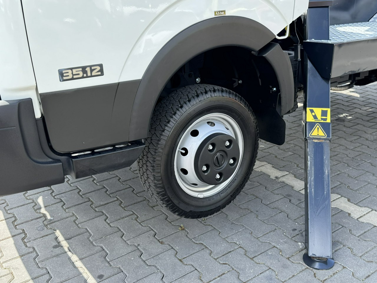 Nissan Cabstar - Podizna platforma montirana na kamion: slika Nissan Cabstar - Podizna platforma montirana na kamion Nissan Cabstar - Podizna platforma montirana na kamion: slika Nissan Cabstar - Podizna platforma montirana na kamion