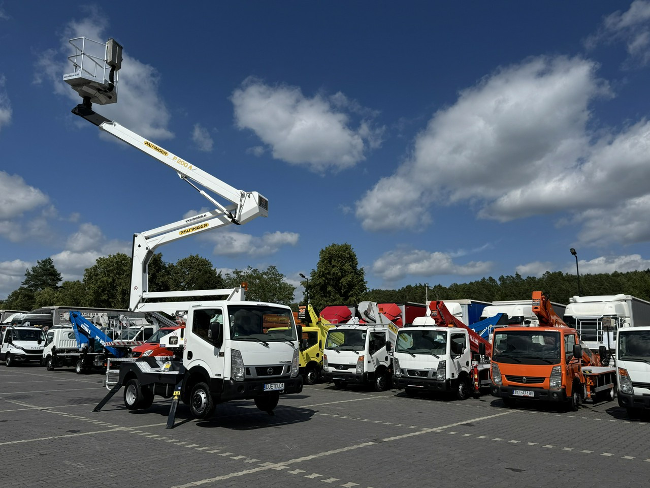 Nissan Cabstar - Podizna platforma montirana na kamion: slika Nissan Cabstar - Podizna platforma montirana na kamion Nissan Cabstar - Podizna platforma montirana na kamion: slika Nissan Cabstar - Podizna platforma montirana na kamion