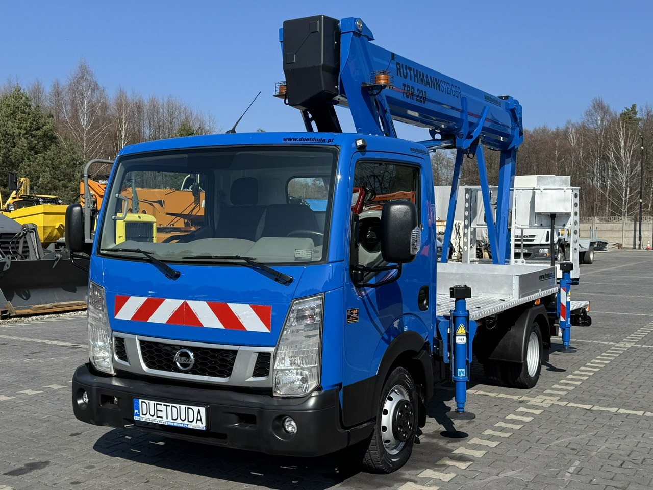 Nissan Cabstar - Podizna platforma montirana na kamion: slika Nissan Cabstar - Podizna platforma montirana na kamion Nissan Cabstar - Podizna platforma montirana na kamion: slika Nissan Cabstar - Podizna platforma montirana na kamion